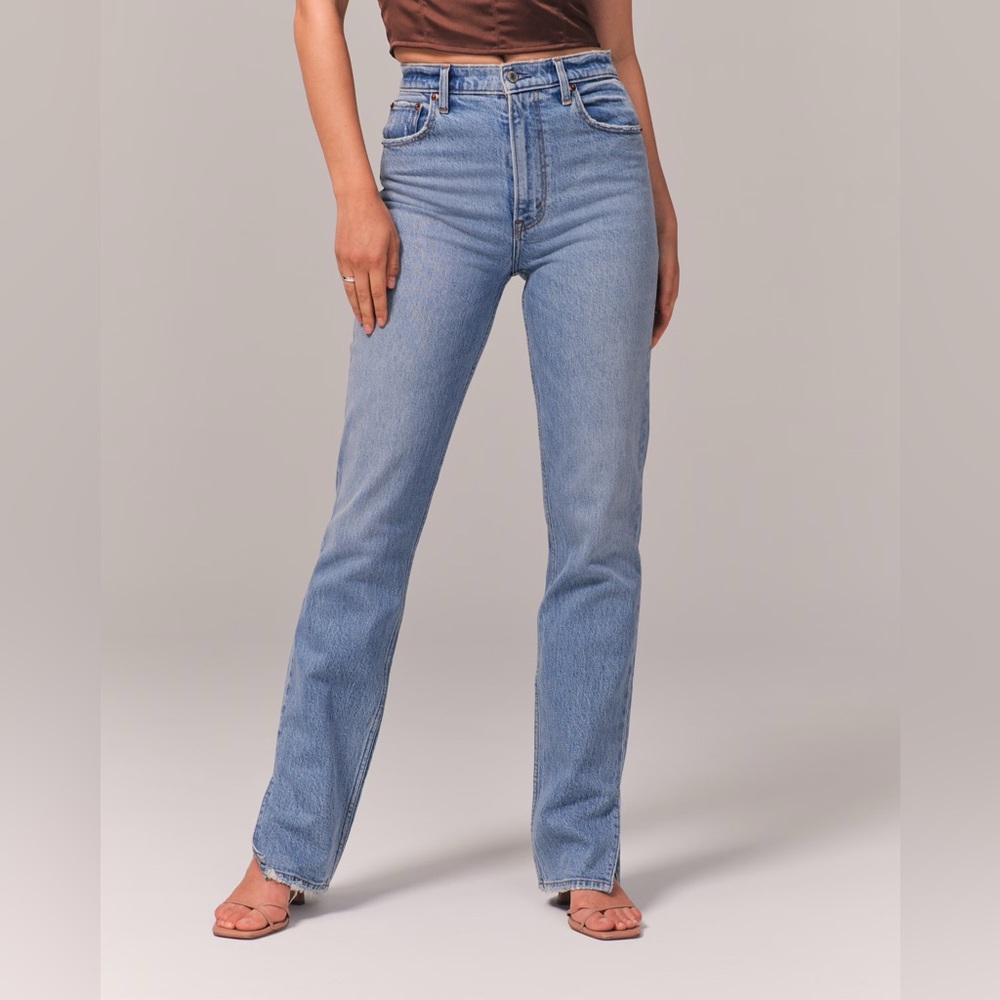 Ultra High Rise 90s Straight Jeans in Color: Light With Vent Hem